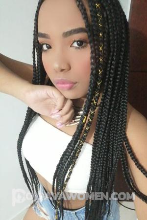 192916 - Yenssy Age: 29 - Colombia