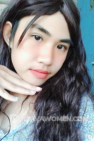 208628 - Pongarpha Age: 22 - Thailand