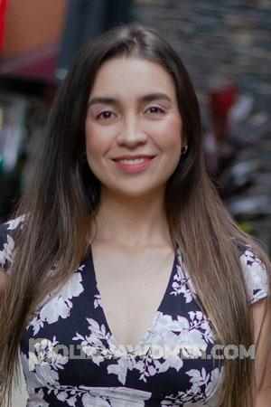213753 - Laura Age: 30 - Colombia