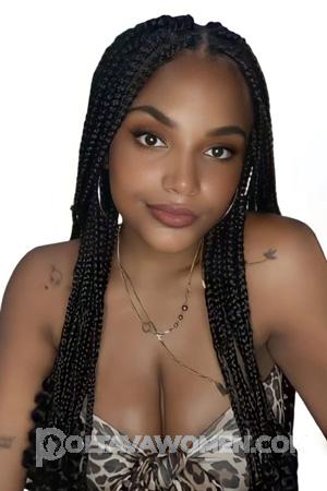 215374 - Yineth Age: 27 - Colombia