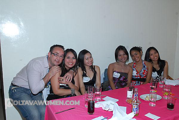 young-filipino-women-012