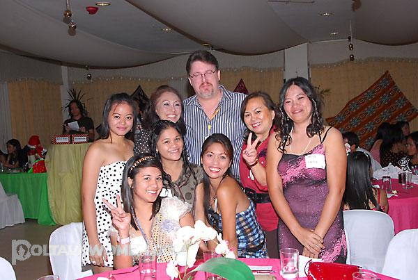 young-filipino-women-082